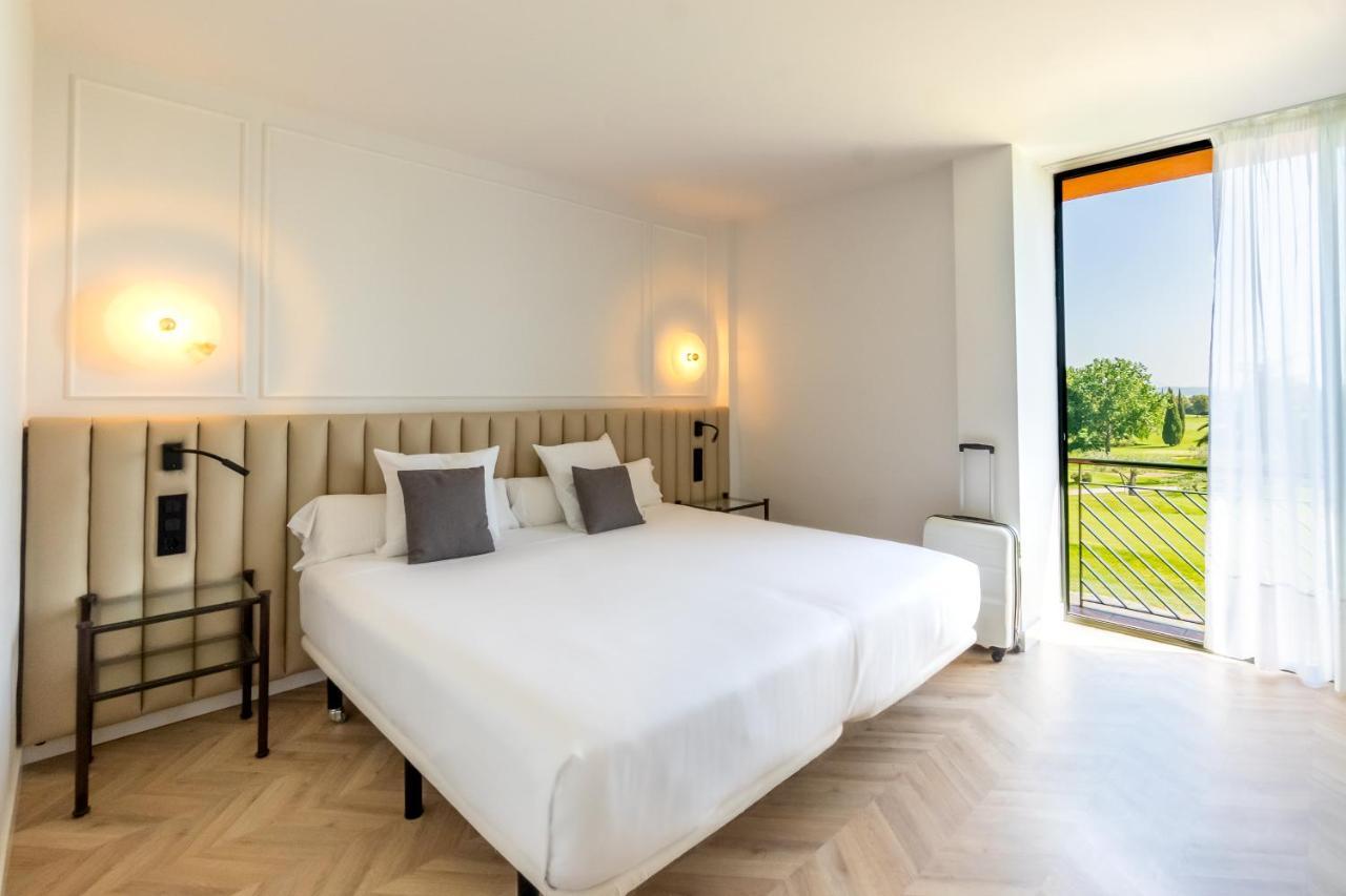 נוואטה Hotel Torremirona Golf & Spa מראה חיצוני תמונה